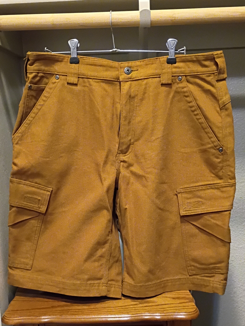 Duluth Trading Co Tan Cargo Shorts in Caramel